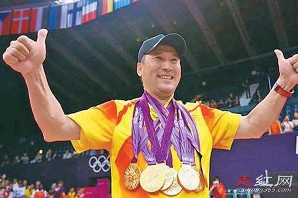 痛心乒乓球世界冠军报警回复球迷问题遭网暴终于理解樊振东的无奈国乒的领军人物一次又一次地发文呼吁抵制体坛“饭圈”行为