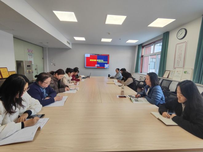 青大附中高中·教研数智润教·研思共生——“AI赋能生本灵动课堂”课例复盘与提升专题研讨